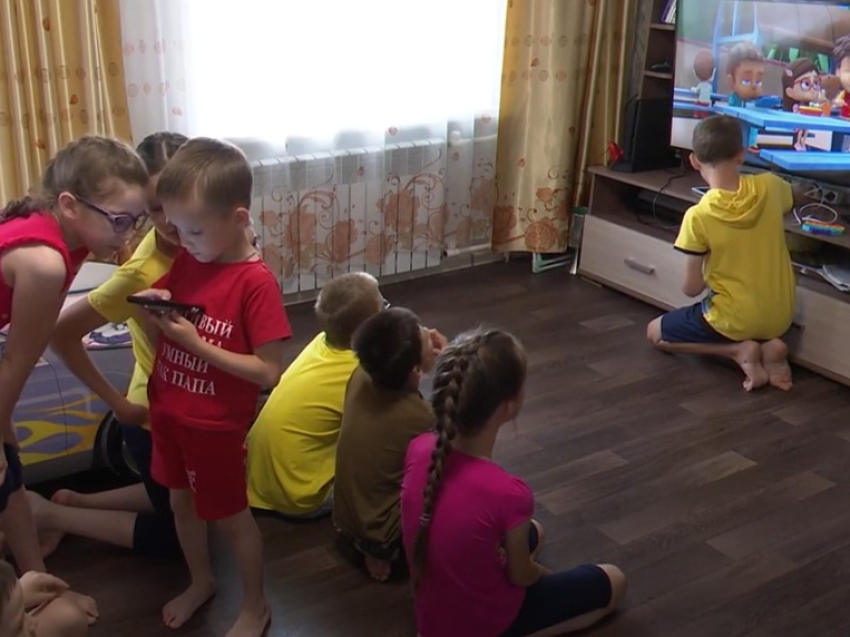 Забайкальская семья с 13 детьми получила «президентскую» выплату в 120 тысяч рублей к школе
